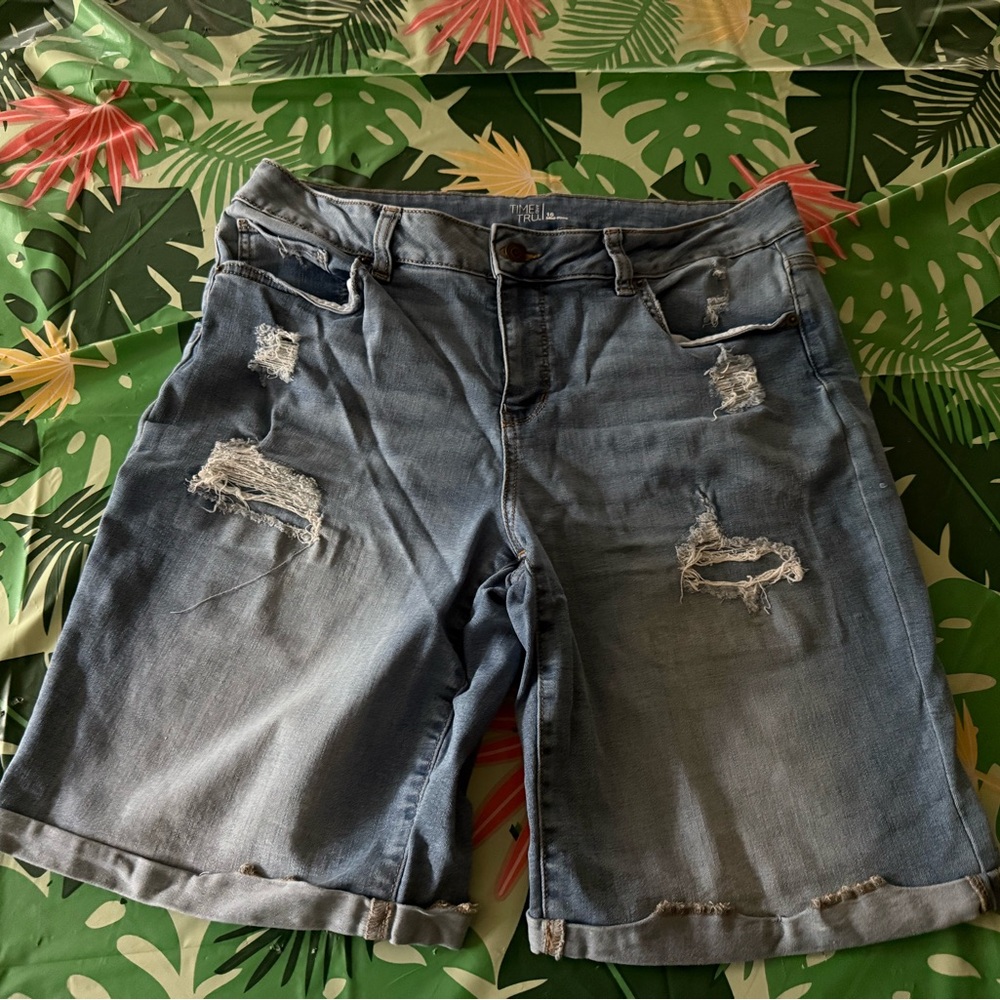 Time And Tru Distressed Mid rise Stretch Denim Bermuda Style Shorts 16